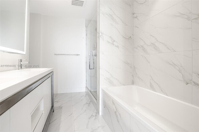 Building Photo - 2000 Metropica Wy