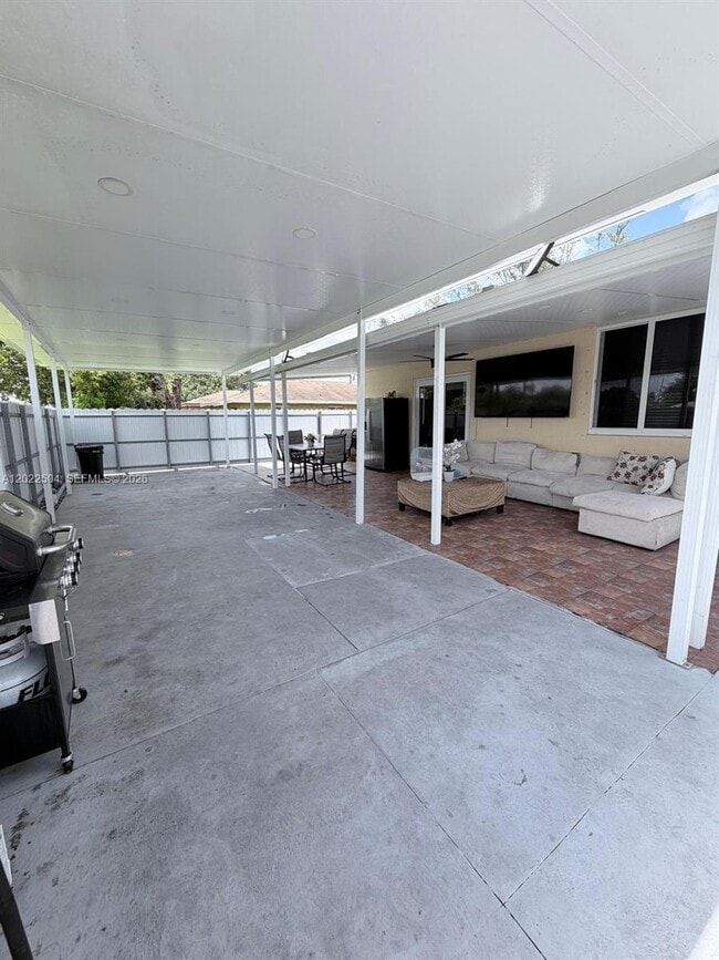 Building Photo - 1670 NW 73rd St