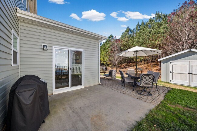 Building Photo - Discover this stunning 3-bedroom, 2.5-bath...