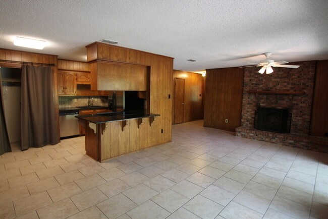 Building Photo - Charming home on Brooks Lake!