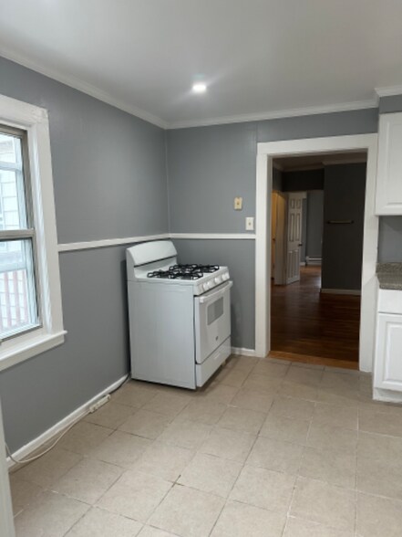 Building Photo - 291 Lexington St