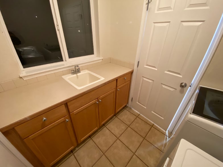 Building Photo - 1480 Del Rio