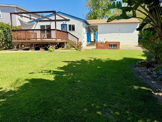 Building Photo - 4 Bed 2 Bath Home with Large Yard in Pacific Beach!