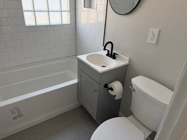 Main Level Bathroom - 1419 W College Ter