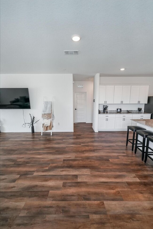 Building Photo - Beautifully Maintained Single-Story Home i...
