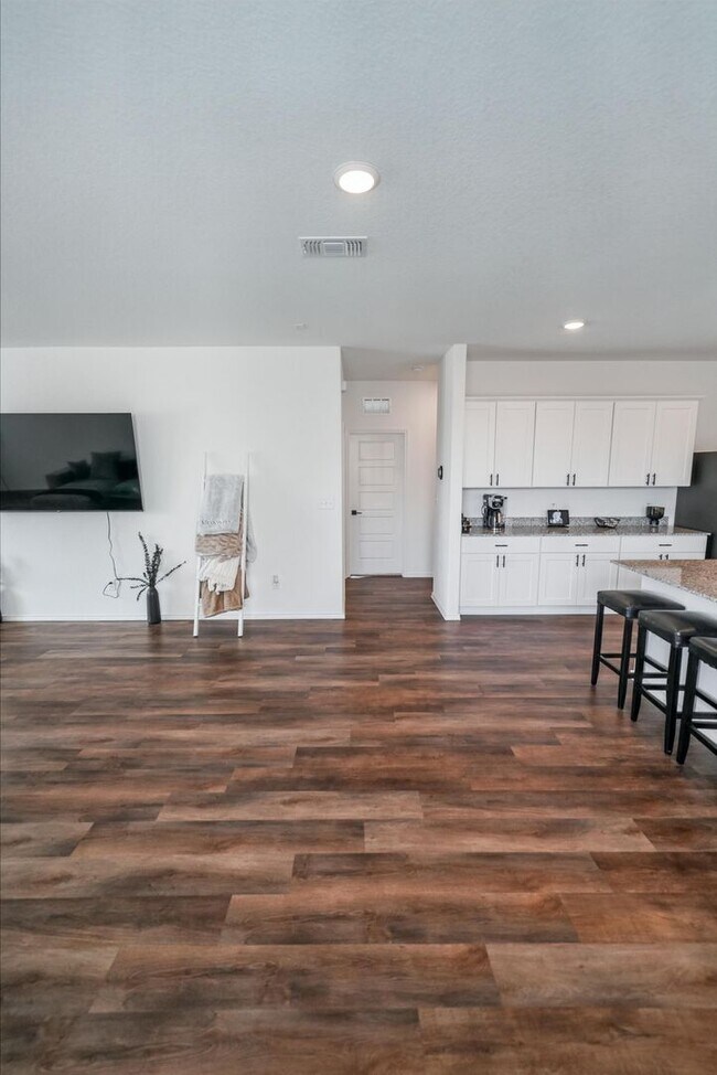 Building Photo - Beautifully Maintained Single-Story Home in Vista Real - Realtor Commission: $500