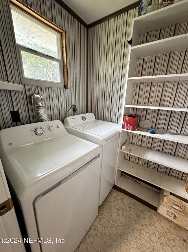 Building Photo - 555 Nightingale St