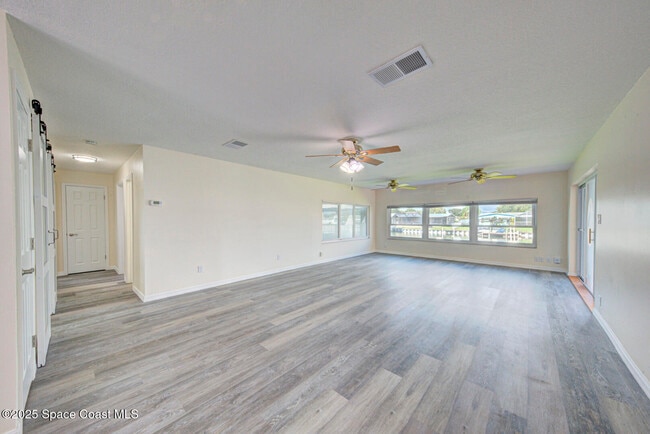 Building Photo - 1065 Molaki Dr