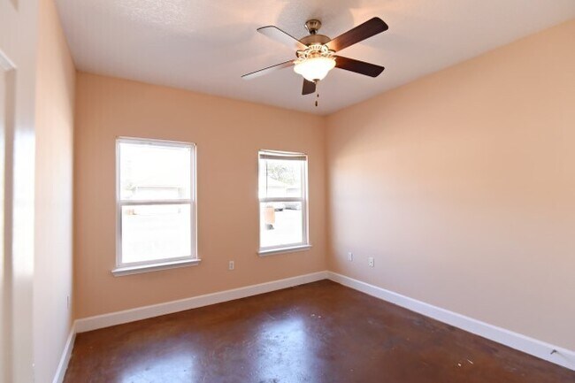 Building Photo - New Orleans Ave