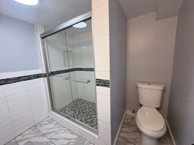 Building Photo - 347 Norwood Ave