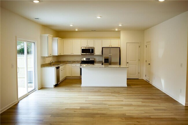 Building Photo - 484 Red Dragon Dr