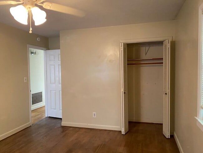 Building Photo - RENT SPECIAL! Large Brick home on UNCW bik...