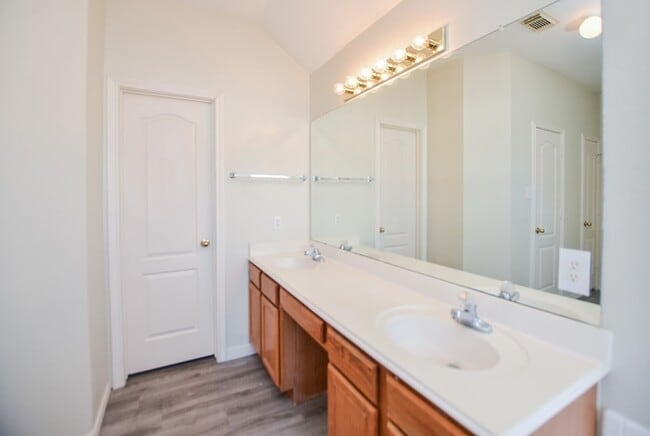 Building Photo - 21210 Woodland Green Dr