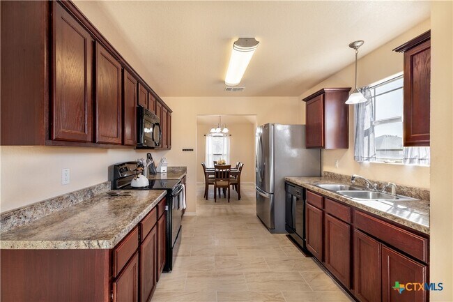 Building Photo - 605 Cody James Dr