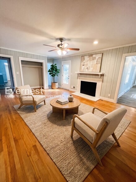 Building Photo - 570 Hawkins Dr