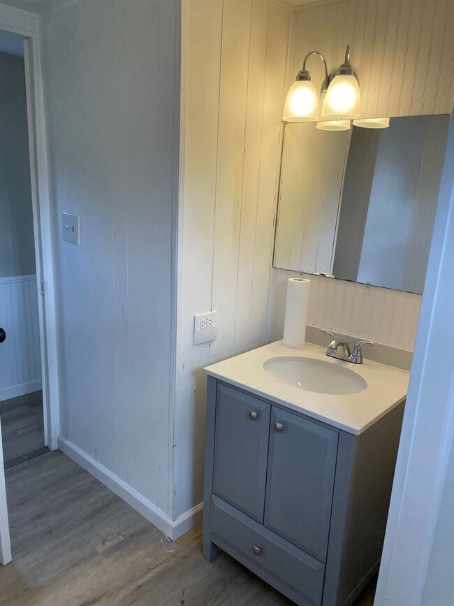 Building Photo - 2 BED 1 BATH LOCATED IN EAGLE SPRINGS