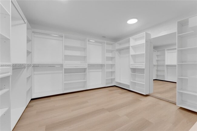 Building Photo - 456 SW 20th Rd