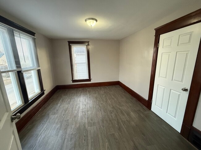 Building Photo - 429 Maple Ave