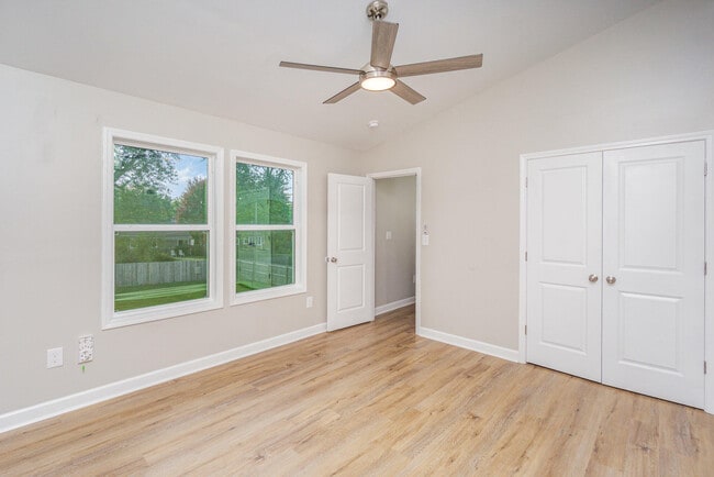 Building Photo - 358 Sheridan Dr