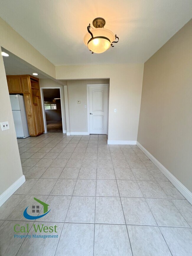 Building Photo - $4,995 - Beautiful 3/2 Bath Home Tucked Away in Prime Santa Clara's Location
