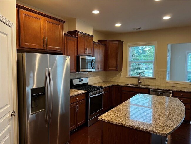 Building Photo - 701 Woodbridge Dr