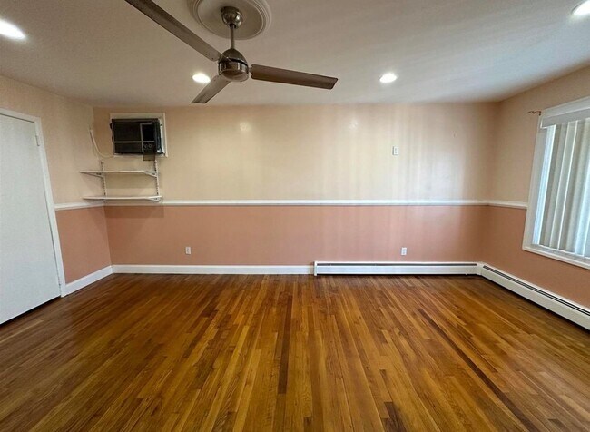 Building Photo - 374 Cator Ave