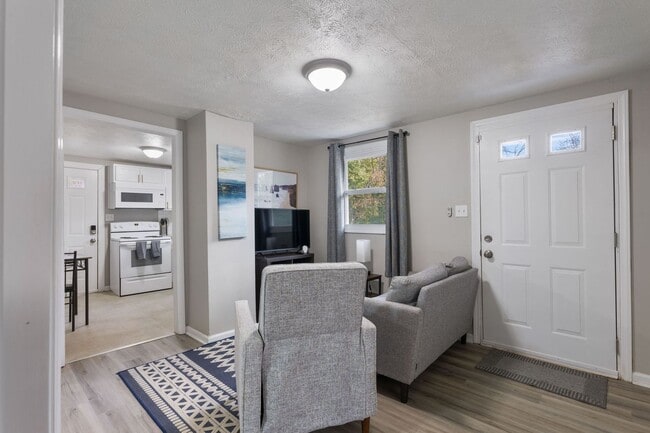 Building Photo - Adorable 3 bedroom 1 bathroom home!