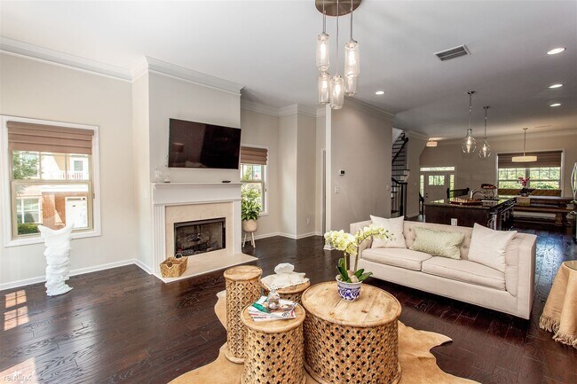 Building Photo - 3 br, 3.5 bath Townhome - 745 Fountainhead...