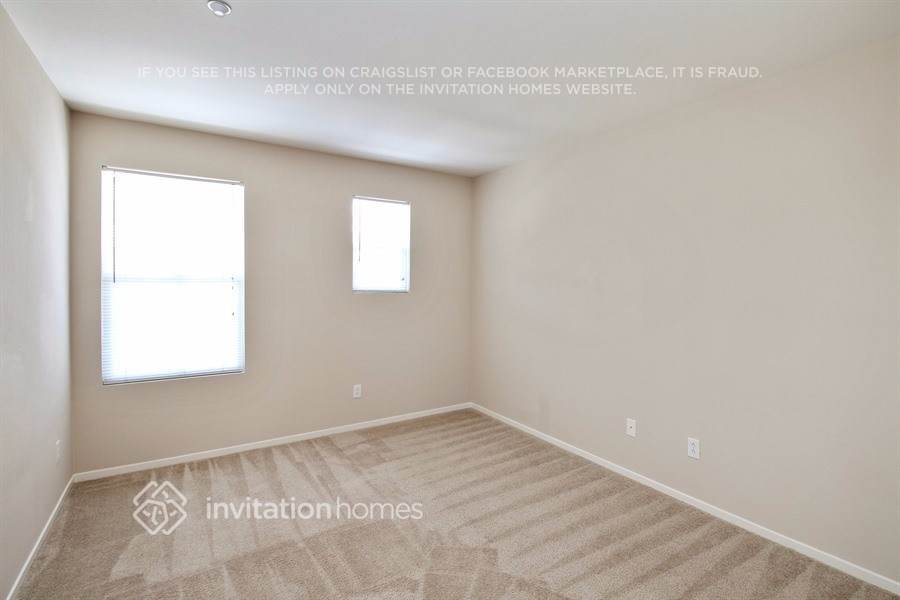 Building Photo - 73 Roadrunner St