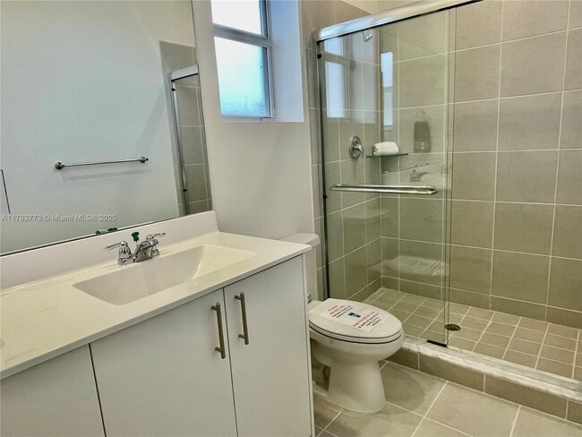 Building Photo - $2,350