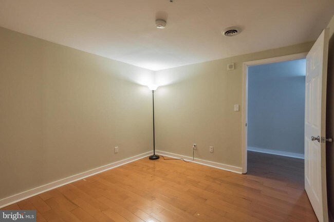 Building Photo - 1010 Arch St