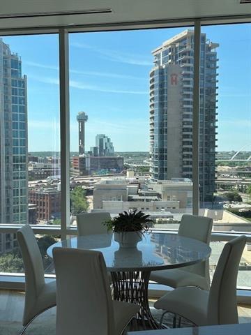 Building Photo - 2408 Victory Park Ln