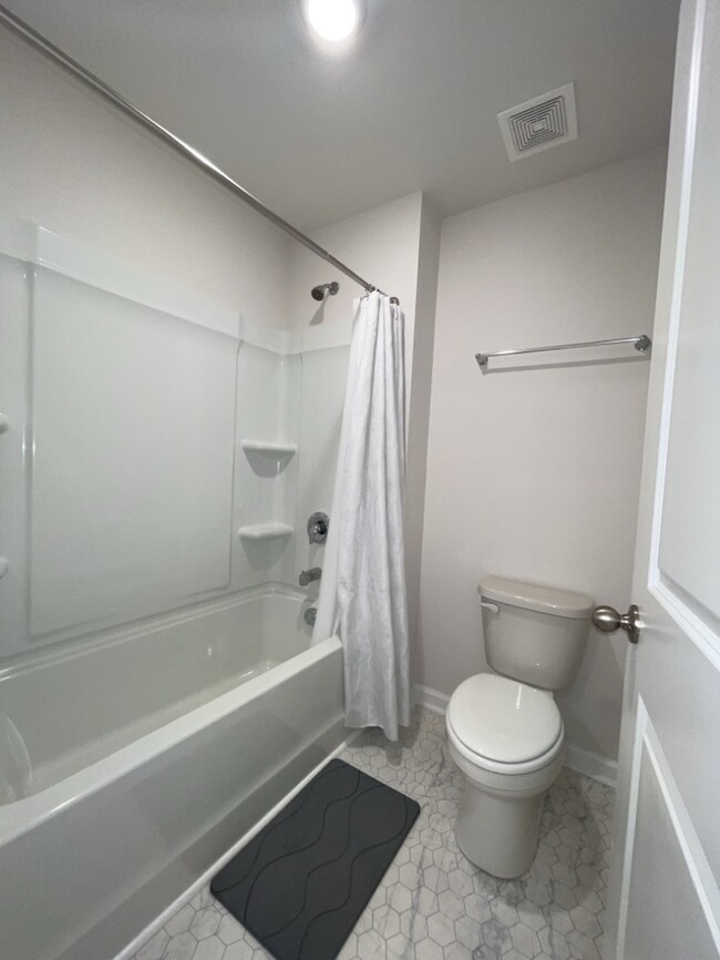 Building Photo - Beautiful Fountain Inn Home