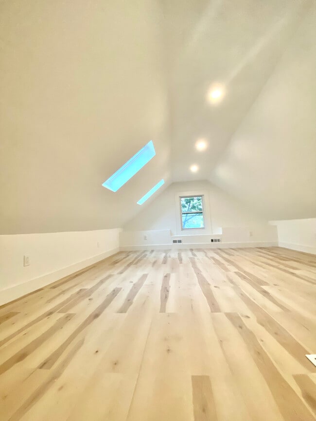 Building Photo - 25 Beecher Pl