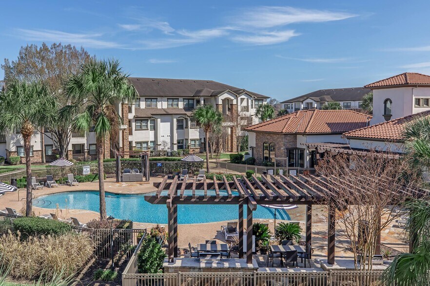 Primary Photo - Vizcaya Apartments