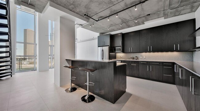 Building Photo - 2000 Bagby St