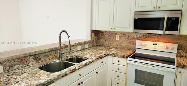 Building Photo - 3350 NE 13th Cir Dr