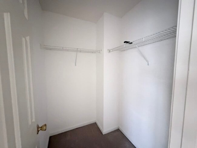 Building Photo - House 4 Beds 3 Baths