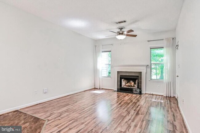 Building Photo - 13070 Autumn Woods Way