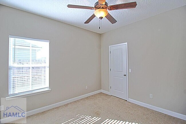 Building Photo - 582 Burke Dr