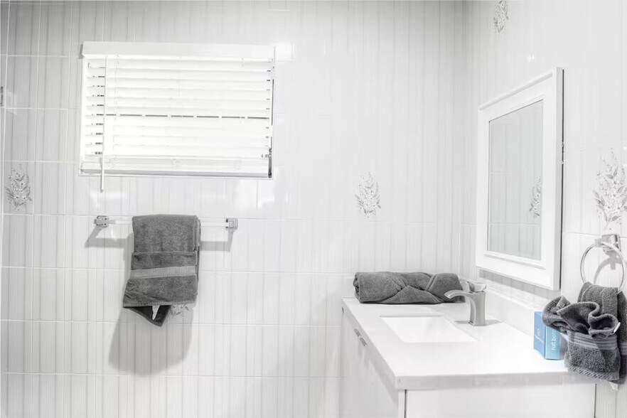 Building Photo - 470 U.S. 41-SI ID1056513P