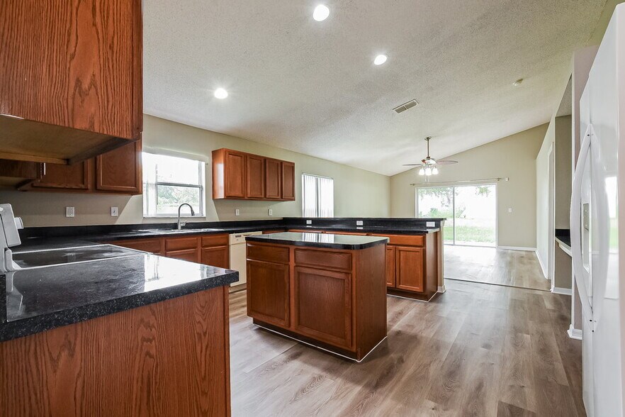 Building Photo - 3005 Lorimer Ct
