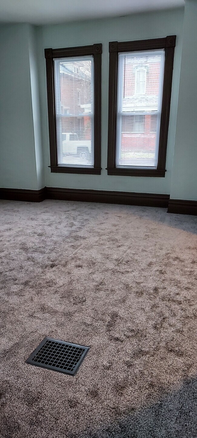 Building Photo - 518 4th St