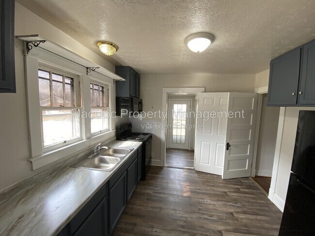 Building Photo - 138 Mansfield St