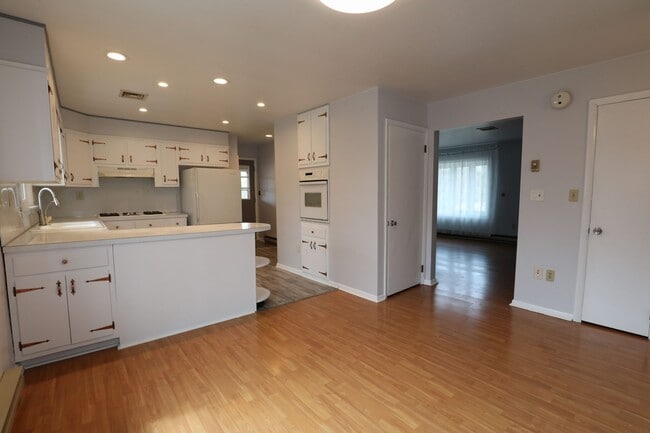 Building Photo - Charming 2-Bedroom Home with Spacious Yard & Sunroom – $1,600/Month