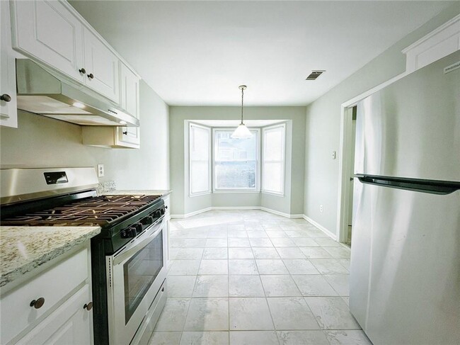 Building Photo - 1550 Oakpoint Dr SW