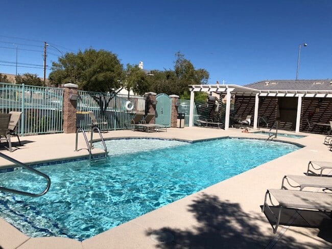 Building Photo - Great Gated Community Near Strip !!!!