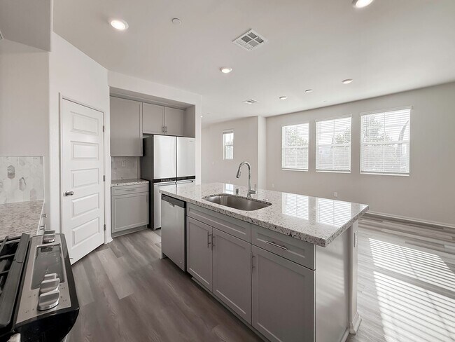 Building Photo - ~ AVAILABLE NOW ~ New Construction Home for Rent in the NEW Heirloom Farms Community in Temecula!