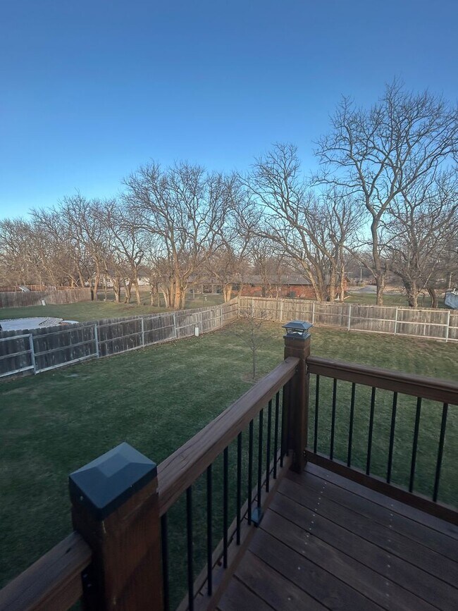 Building Photo - Updated 5 Bedroom , 3 Bath House in Derby Large back Yard