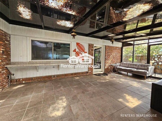 Building Photo - 5203 Chesapeake Way